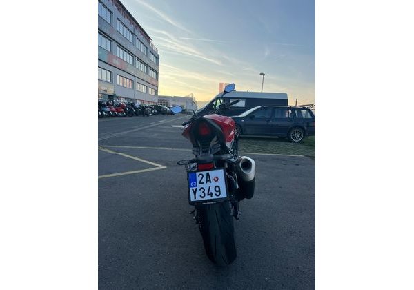 HONDA CB1000 HORNET ČERVENÁ - NOVINÁŘSKÝ MOTOCYKL - HONDA - MOTOBAZAR