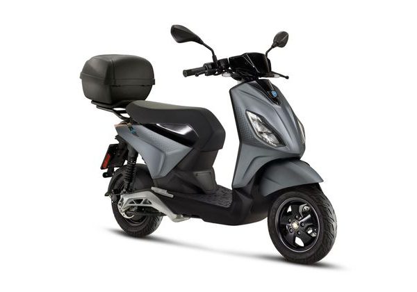 PIAGGIO 1 L3 E5 - ŠEDÁ - ELEKTRICKÉ SKÚTRY - SKÚTRY