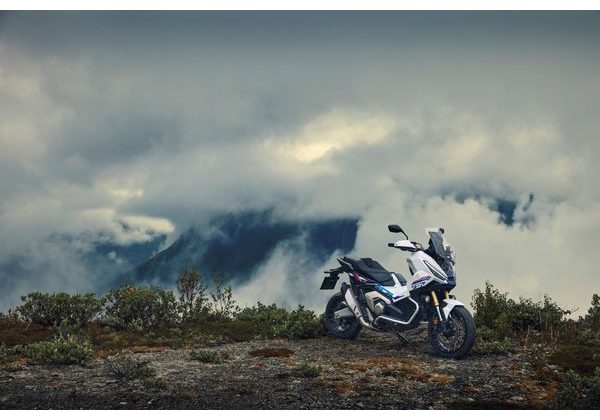 HONDA X-ADV 750 SPECIAL EDITION - TRIKOLÓRA 2026 - X-ADV 750 - MOTORKY