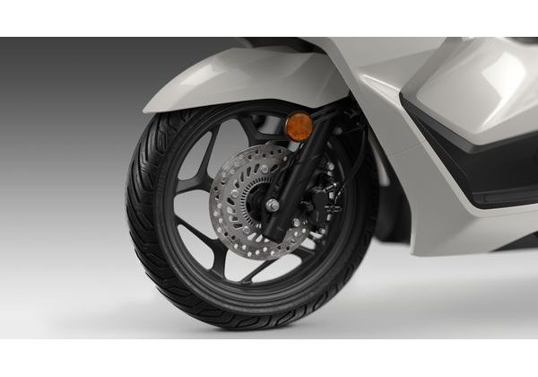 HONDA PCX125 - ČERNÁ 2025 - PCX - SKÚTRY