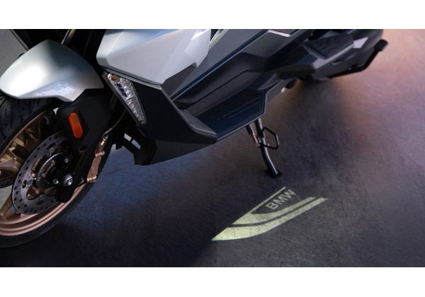 BMW C 400 X - BLACKSTROM 2025 - URBAN MOBILITY - MOTORKY