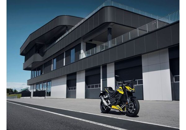 HONDA CB750 HORNET - ŽLUTÁ 2026 - CB750 HORNET - MOTORKY