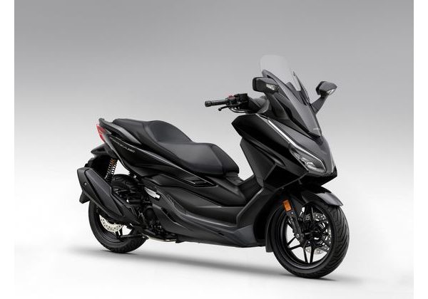 HONDA FORZA 350 - ČERNÁ 2025 - FORZA 350 - SKÚTRY