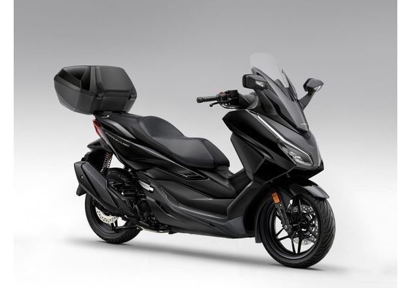 HONDA FORZA 350 - ČERNÁ 2025 - FORZA 350 - SKÚTRY