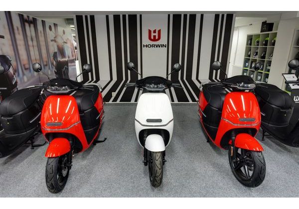 HORWIN EK3 ČERVENÝ - COMFORT RANGE - HORWIN - SKÚTRY