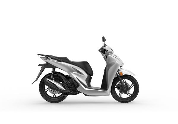 HONDA SH150 - STŘÍBRNÁ 2026 - SH150 - SKÚTRY