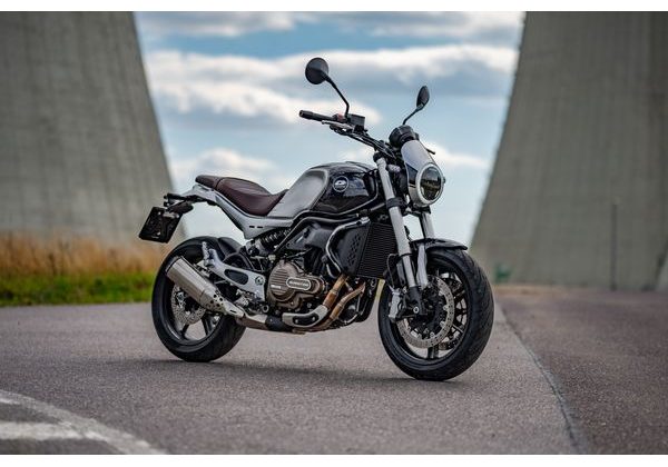 QJMOTOR SRV 550 ČERNÁ - SRV 550 - MOTORKY