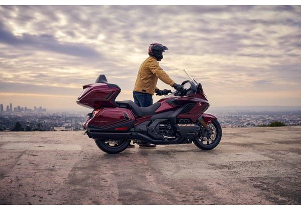 HONDA GL1800 GOLDWING TOUR - ČERVENÁ 2025 - GL1800 GOLD WING TOUR - MOTORKY