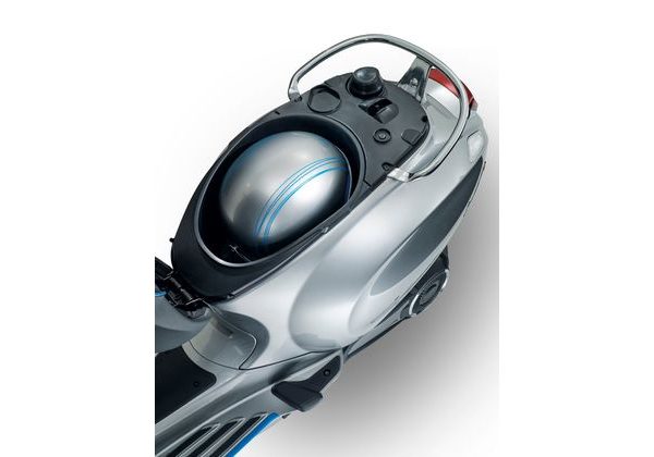 VESPA ELETTRICA L3 E5 - STŘÍBRNÁ, MODRÁ