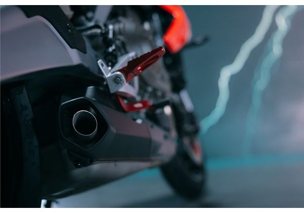 APRILIA TUONO 457 PIRANHA RED 2025 - SPORTNAKED - MOTORKY