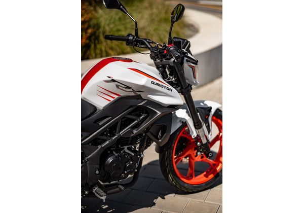 QJMOTOR TRX 12 BÍLÁ - TRX 12 - MOTORKY