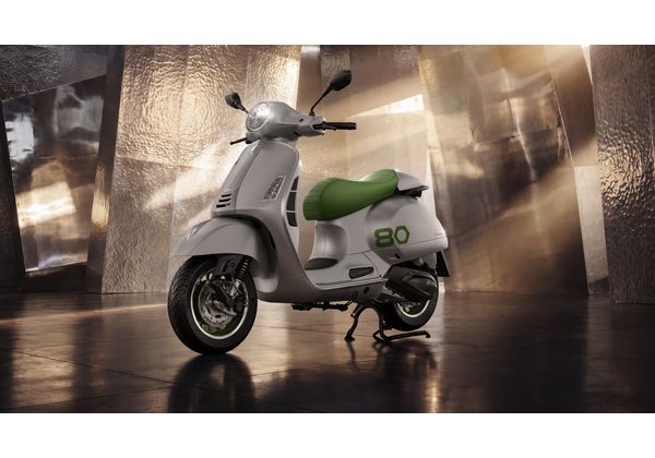 VESPA EDIZIONE OTTANTESIMO 80TH - 2026 - SPECIÁLNÍ EDICE - SKÚTRY
