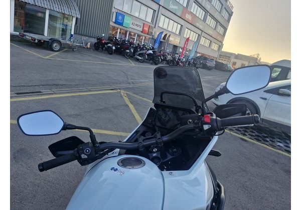 HONDA NX 500 PEARL HORIZON WHITE - NOVINÁŘSKÝ MOTOCYKL - DEMO AKČNÍ MOTOCYKLY - MOTORKY