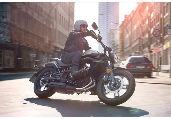 KAWASAKI VULCAN S - ŠEDÁ 2026 - CLASSICS & CRUISERS - MOTORKY