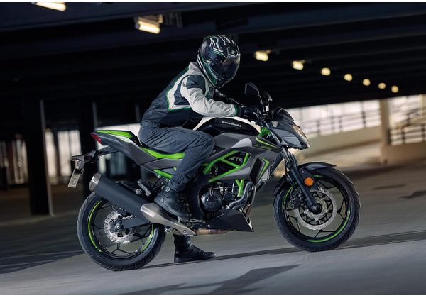KAWASAKI Z125 - ŠEDÁ 2026 - SUPERNAKED - MOTORKY