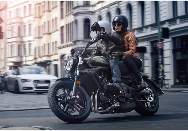 KAWASAKI VULCAN S - ŠEDÁ 2026 - CLASSICS & CRUISERS - MOTORKY