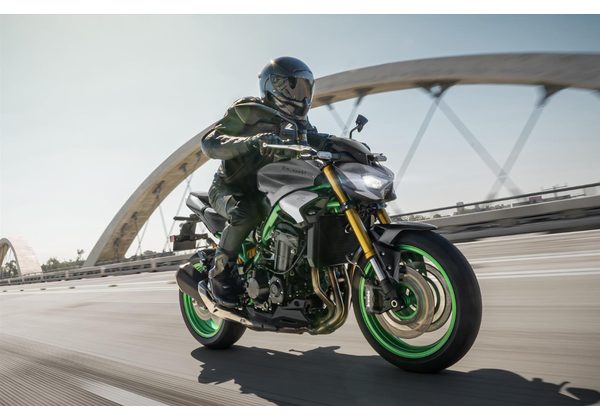 KAWASAKI Z900 SE - ŠEDÁ 2026 - MOTOCYKLY KAWASAKI - MOTORKY