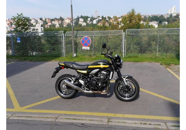 KAWASAKI Z900RS 2020 PŘEDVÁDĚCÍ