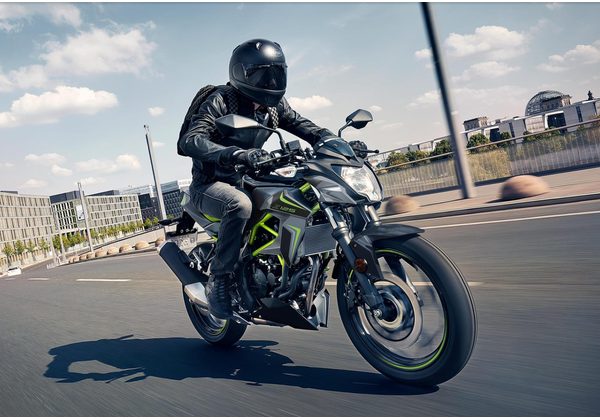 KAWASAKI Z125 - ŠEDÁ 2026 - SUPERNAKED - MOTORKY