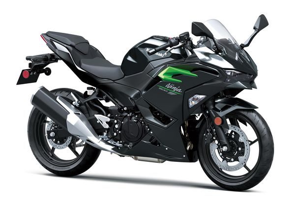 KAWASAKI NINJA 500 TMAVĚ ŠEDÁ 2025