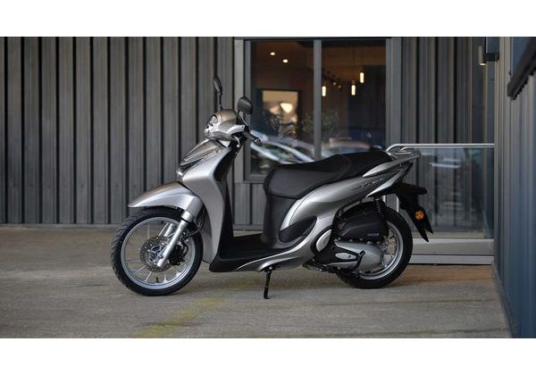 HONDA SH MODE 125 - 2026 - MATTE TECHNO SILVER METALLIC - SH125 - SKÚTRY