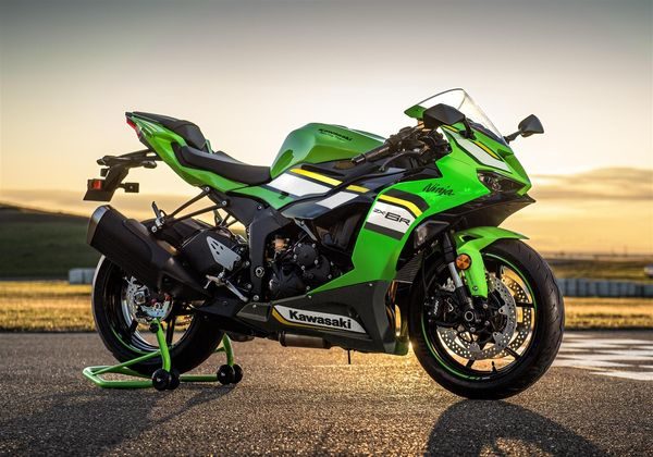 KAWASAKI ZX-6R ZELENÁ 2025 - SUPERSPORT & SPORT - MOTORKY