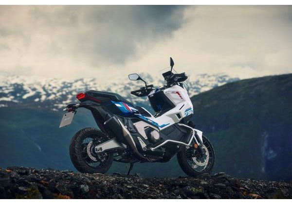 HONDA X-ADV 750 SPECIAL EDITION - TRIKOLÓRA 2026 - X-ADV 750 - MOTORKY