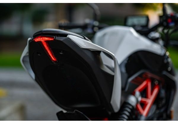 QJMOTOR SRK 400 ČERNÁ - SRK 400 - MOTORKY