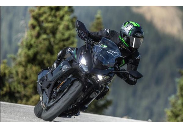 KAWASAKI NINJA 1100SX ŠEDÁ 2025