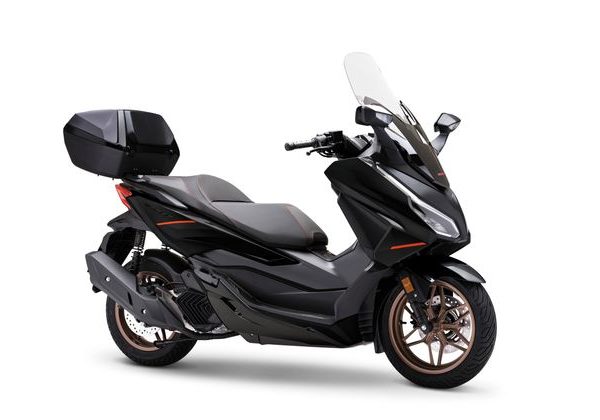HONDA FORZA 125 SPECIAL EDITION SMART TOP BOX - ČERNÁ 2026 - FORZA 125 - SKÚTRY