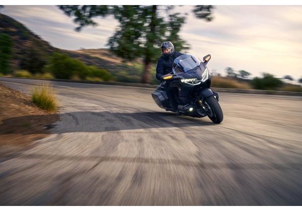 HONDA GL 1800 GOLDWING - MATNÁ ČERNÁ 2025 - GL1800 GOLD WING - MOTORKY