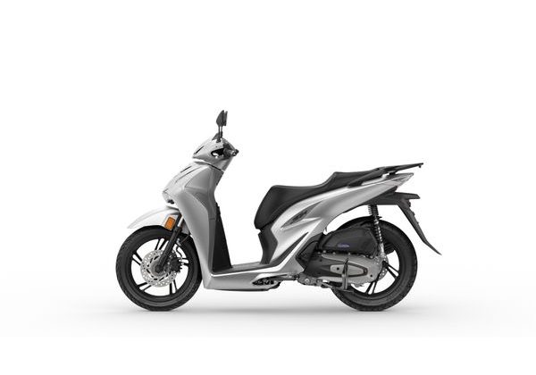 HONDA SH150 - STŘÍBRNÁ 2026 - SH150 - SKÚTRY