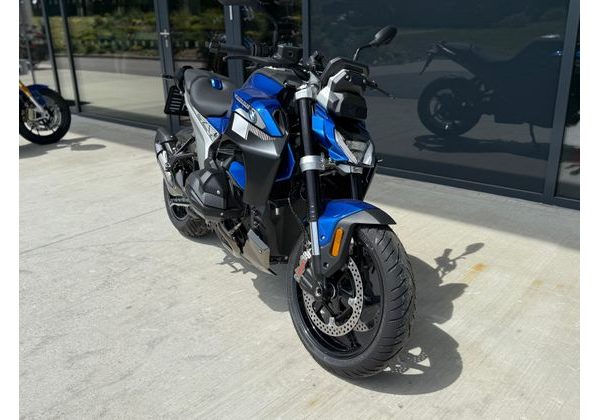 BMW R 1300 R (AKČNÍ SKLADOVÝ MODEL – RACINGBLUE 2026) - AKČNÍ SKLADOVKY - MOTORKY