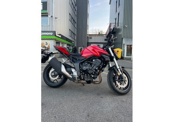 HONDA CB1000 HORNET ČERVENÁ - NOVINÁŘSKÝ MOTOCYKL - HONDA - MOTOBAZAR