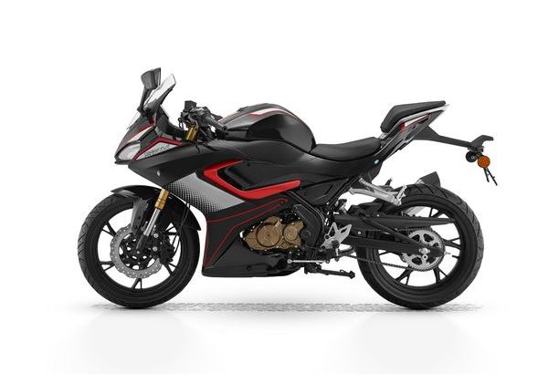 QJMOTOR SRK 125R - ČERNÁ - SRK 125 R - MOTORKY