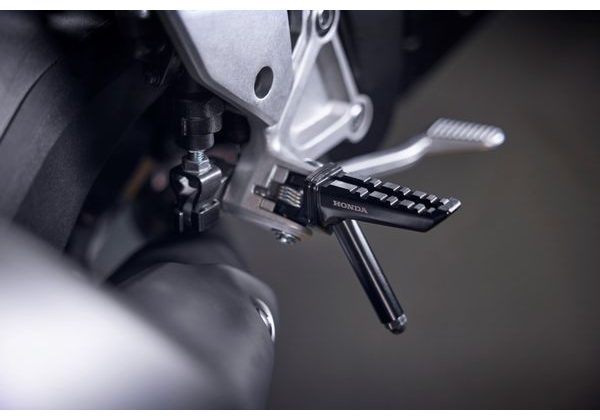 HONDA CB1000 HORNET - ČERVENÁ 2025 - CB1000 HORNET - MOTORKY