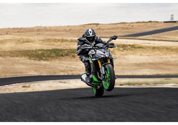 KAWASAKI Z1100 SE - ŠEDÁ 2027 - SUPERNAKED - MOTORKY