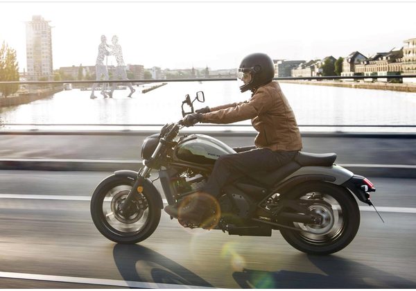 KAWASAKI VULCAN S - ŠEDÁ 2026 - CLASSICS & CRUISERS - MOTORKY