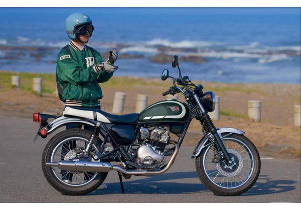 KAWASAKI W230 - TMAVĚ ZELENÁ 2026 - CLASSICS & CRUISERS - MOTORKY