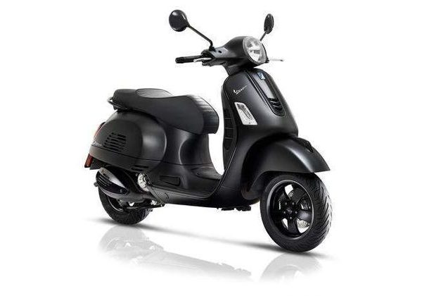 VESPA GTS SUPER NOTTE 300 NERO NOTTE