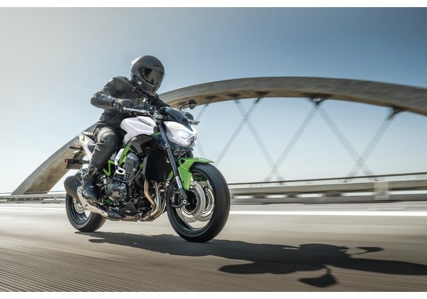 KAWASAKI Z900 - BÍLÁ/ZELENÁ 2027 - SUPERNAKED - MOTORKY