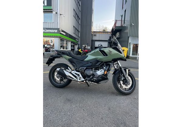 HONDA NC750 X ZELENÁ - NOVINÁŘSKÝ MOTOCYKL - HONDA - MOTOBAZAR