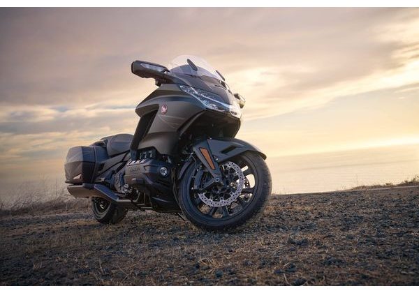 HONDA GL 1800 GOLDWING - MATNÁ ČERNÁ 2025 - GL1800 GOLD WING - MOTORKY