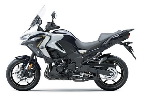 KAWASAKI VERSYS 1100 SE BÍLÁ 2025 - ADVENTURE TOURER - MOTORKY