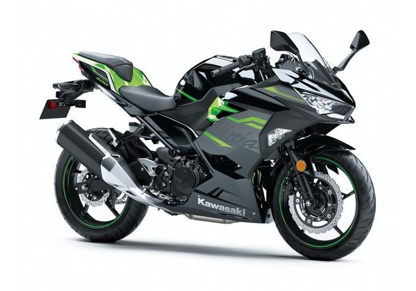 KAWASAKI NINJA 400 SE ČERNÁ