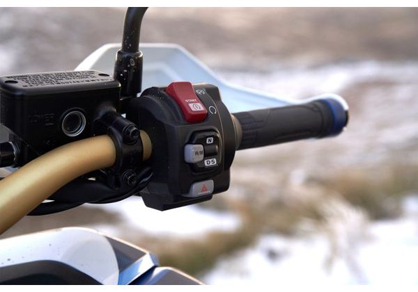 HONDA CRF1000L AFRICA TWIN ADVENTURE SPORTS PEARL GLARE WHITE TRICOLOUR - ADVENTURE - MOTORKY