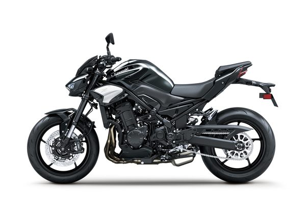 KAWASAKI Z900 ČERNÁ 2025 - SUPERNAKED - MOTORKY