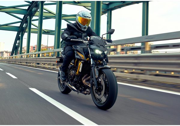 KAWASAKI Z650 S - ŠEDÁ 2026 - SUPERNAKED - MOTORKY