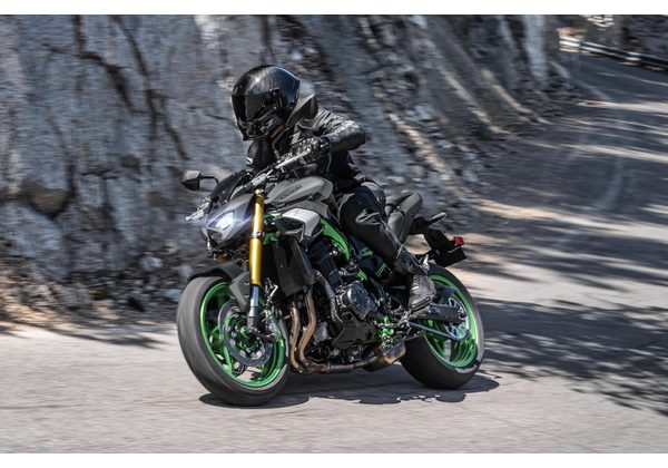 KAWASAKI Z900 SE - ŠEDÁ 2026 - MOTOCYKLY KAWASAKI - MOTORKY