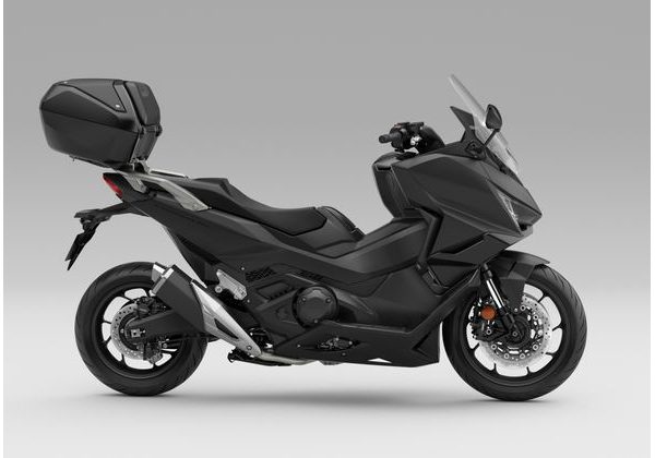 HONDA FORZA 750 - ČERNÁ 2025 - FORZA 750 - SKÚTRY